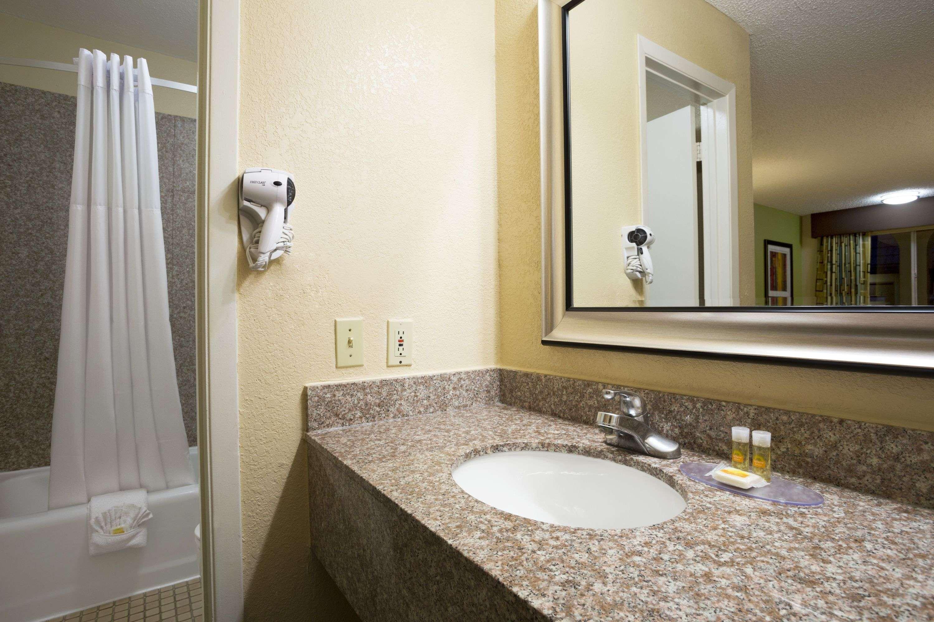 Days Inn By Wyndham Dallas Irving Exteriör bild