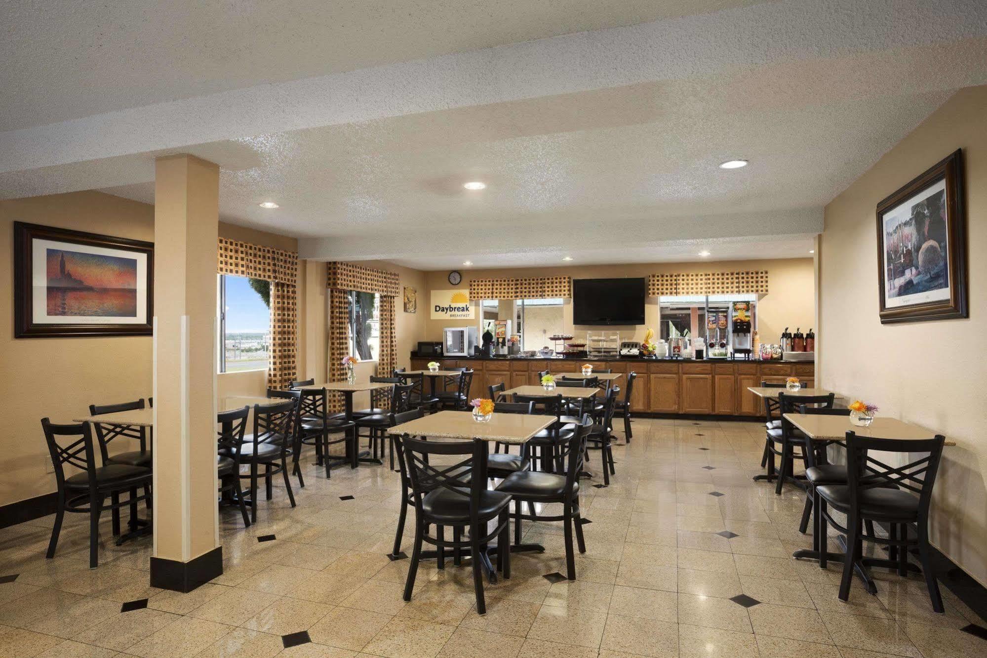 Days Inn By Wyndham Dallas Irving Exteriör bild